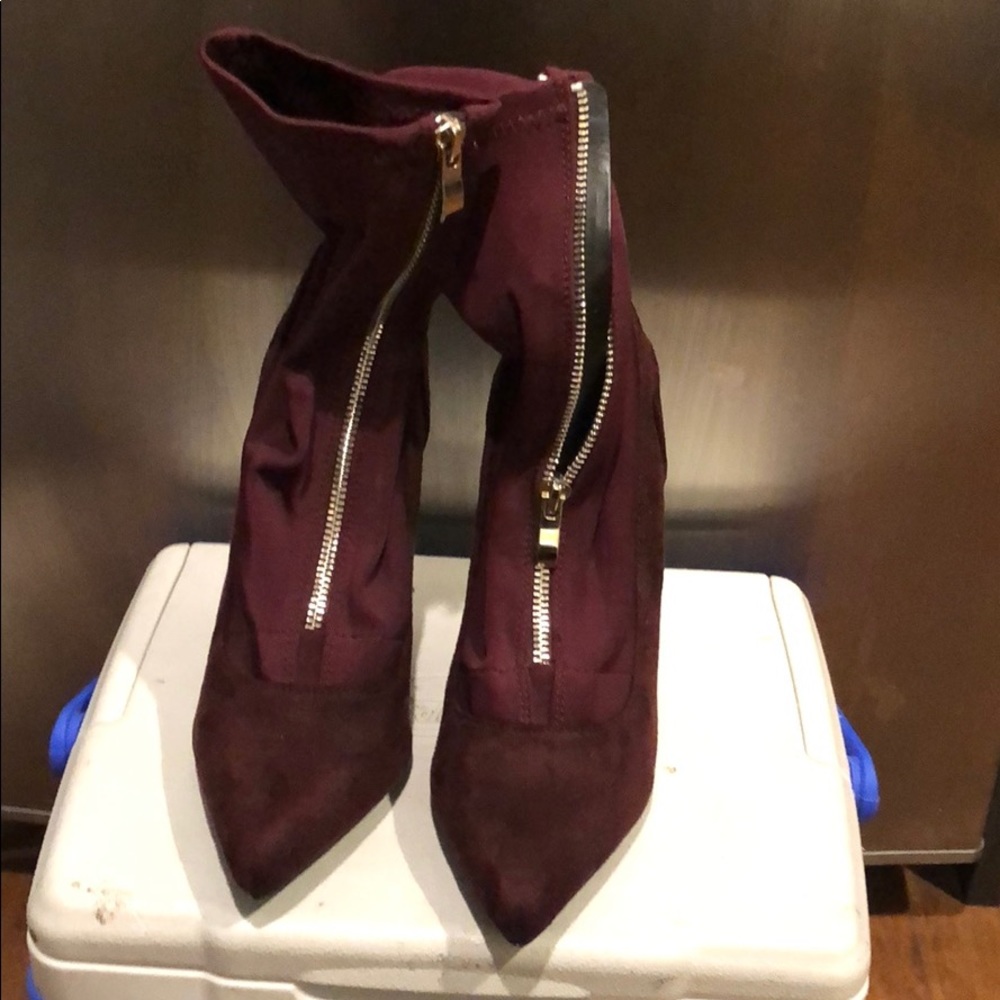 Great zip up heels.never worn